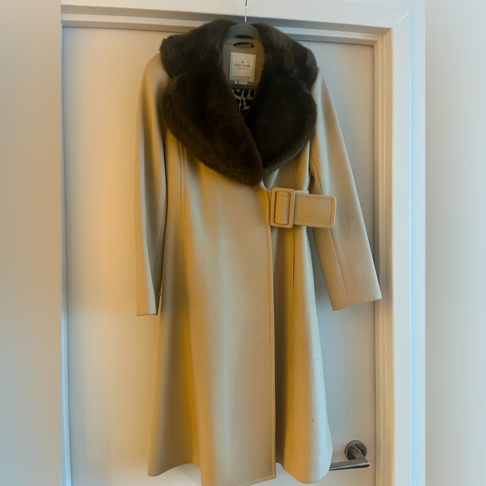GORGEOUS Kate Spade coat in light tan with fur neck 🤎🤍